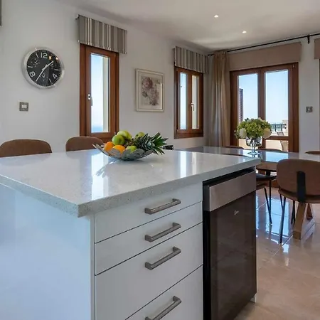 3 Bedroom Melandra With Private Pool And Sea Views, Aphrodite Hills Vila *