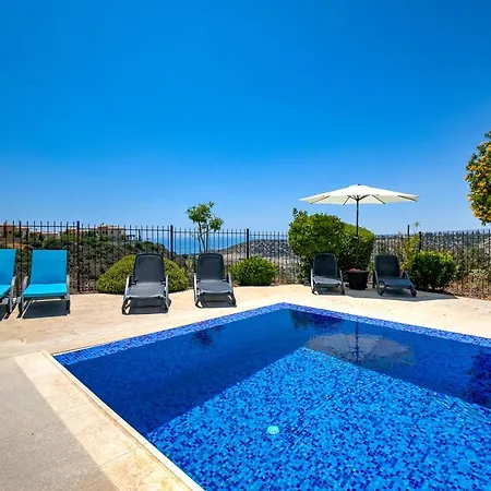3 Bedroom Melandra With Private Pool And Sea Views, Aphrodite Hills ヴィラ