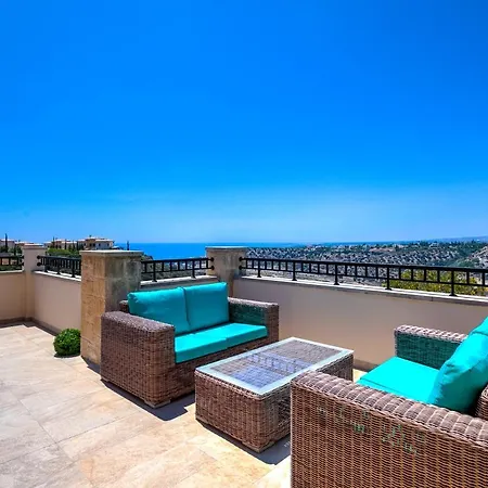 3 Bedroom Melandra With Private Pool And Sea Views, Aphrodite Hills ヴィラ クークリア