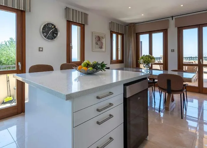 3 Bedroom Melandra With Private Pool And Sea Views, Aphrodite Hills Vilă *