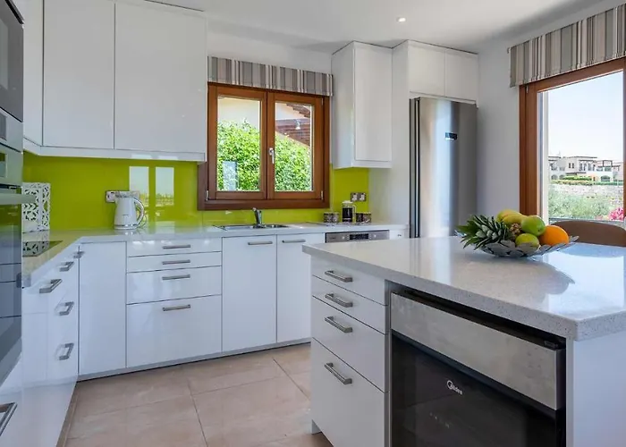 Vilă 3 Bedroom Melandra With Private Pool And Sea Views, Aphrodite Hills *