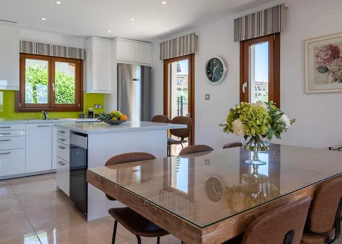 3 Bedroom Melandra With Private Pool And Sea Views, Aphrodite Hills Vilă