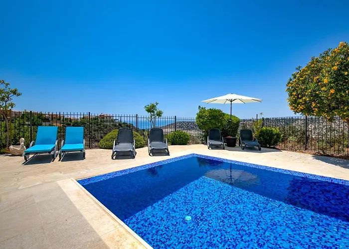 3 Bedroom Melandra With Private Pool And Sea Views, Aphrodite Hills Vilă