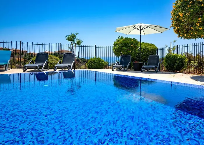 3 Bedroom Melandra With Private Pool And Sea Views, Aphrodite Hills Vilă *